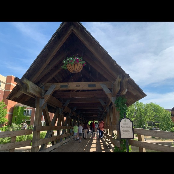 Meet your Posher, Manisha - Picture 1 of 1